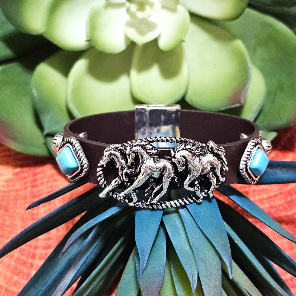 Bracelet. Silver Horses, Brown Faux Leather Band, Turquoise Stones. NWT. - Picture 12 of 13
